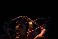 مسرحية ( رقصة النسيج – Neythe).. الهوية الهندية والجسد المعاصر في نول الهُجنة