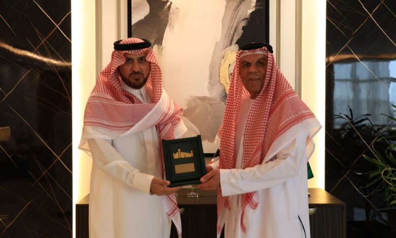 الهيئة العربية للمسرح ومكتب التربية العربي يجتمعان في الرياض لتطوير العمل المشترك.