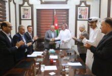 بعد أن وقعا اتفاقية تنظيم الدورة 17 من مهرجان المسرح العربي.